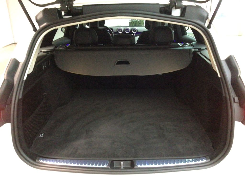 Mercedes-Benz C 200 2025