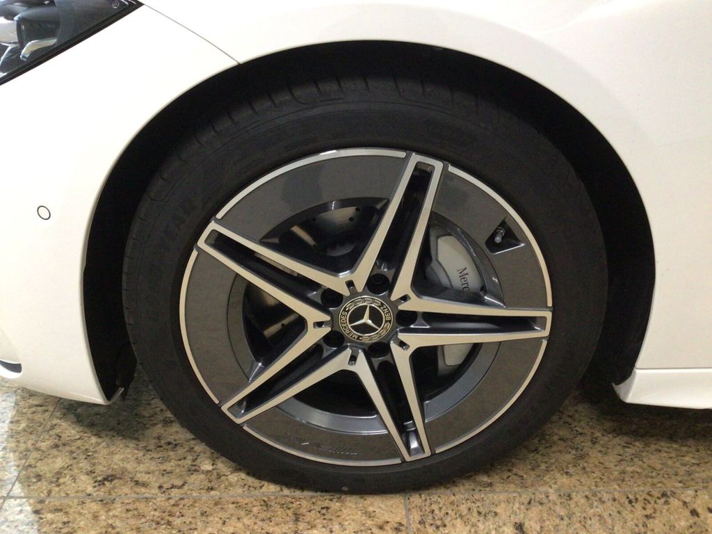 Mercedes-Benz C 200 2025