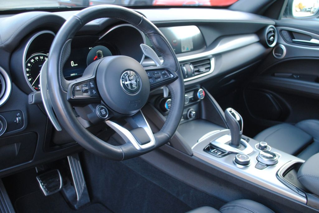 Alfa Romeo Stelvio 2023