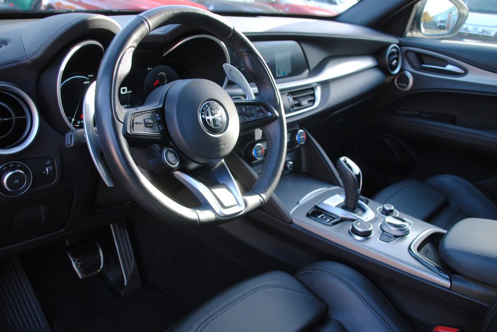 Alfa Romeo Stelvio 2023