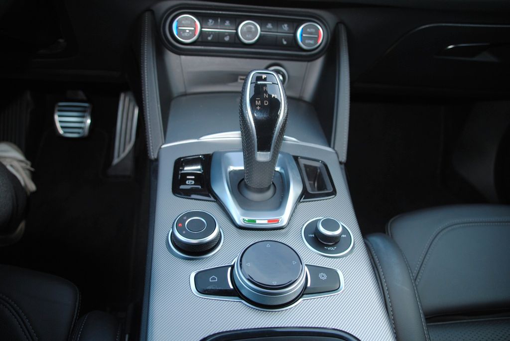 Alfa Romeo Stelvio 2023