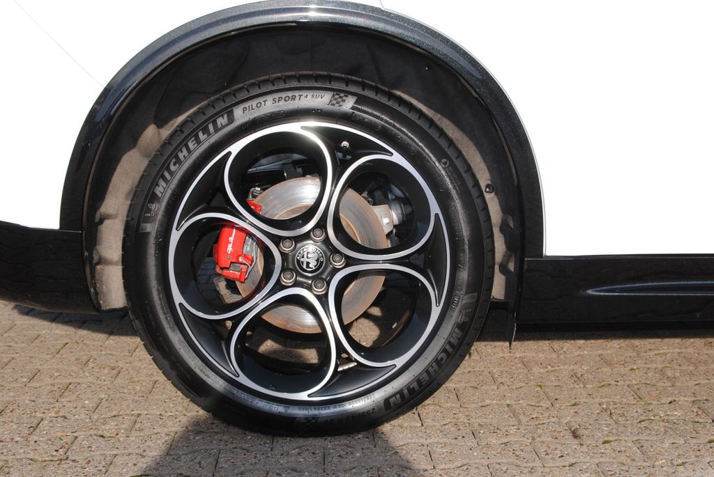 Alfa Romeo Stelvio 2023