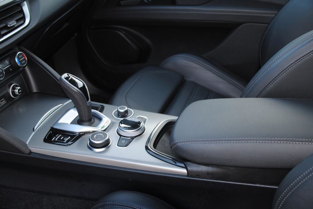 Alfa Romeo Stelvio 2023