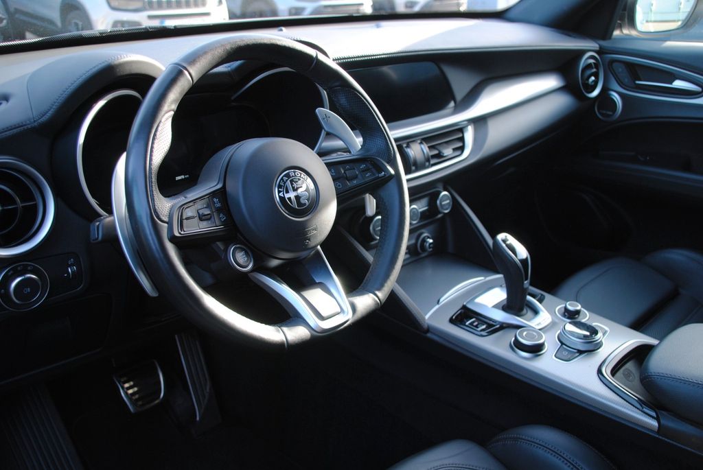 Alfa Romeo Stelvio 2023