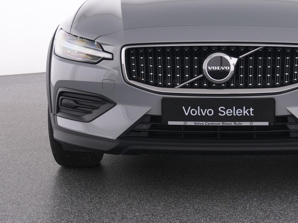 Volvo V60 Cross Country 2023