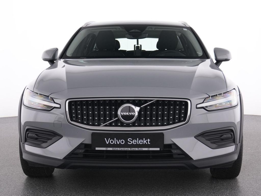 Volvo V60 Cross Country 2023