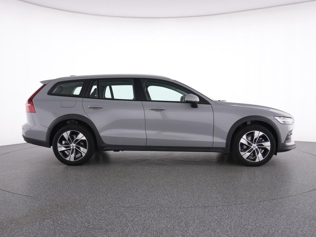 Volvo V60 Cross Country 2023
