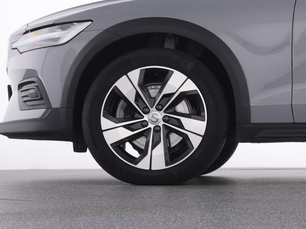 Volvo V60 Cross Country 2023