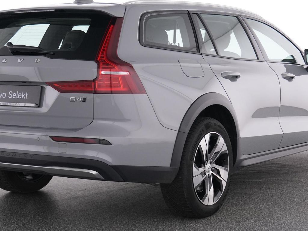 Volvo V60 Cross Country 2023