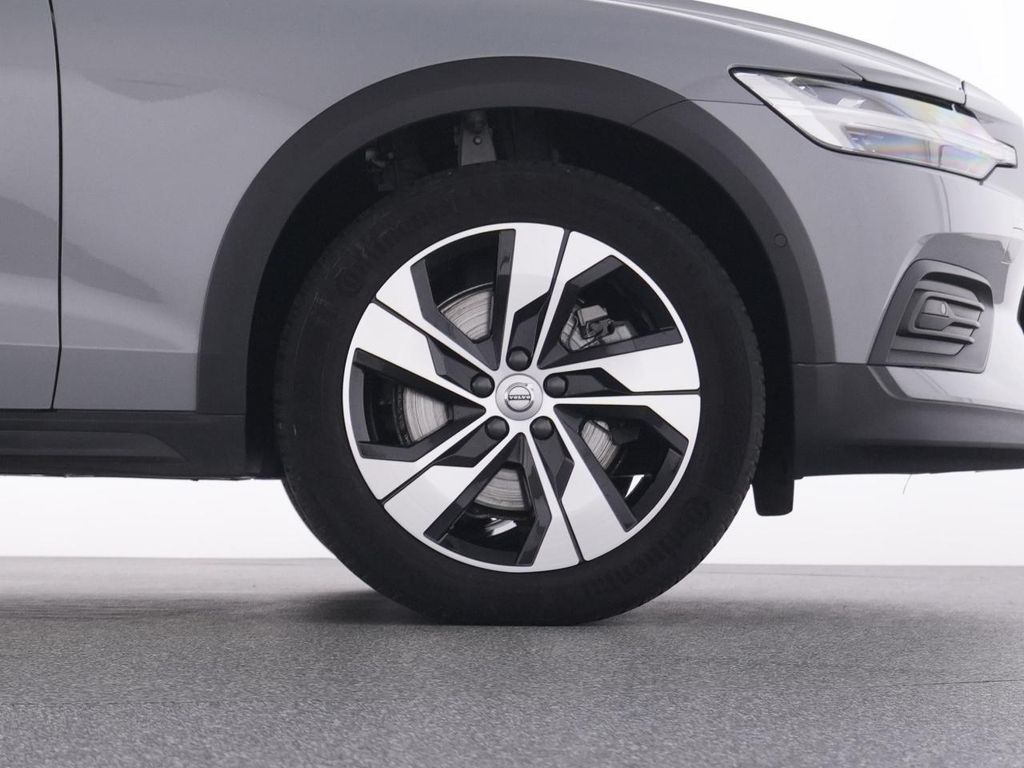 Volvo V60 Cross Country 2023
