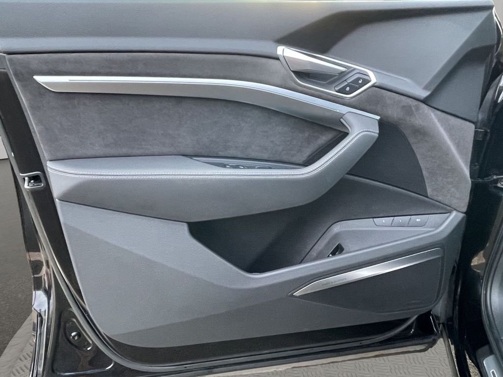 Audi e-tron 2019