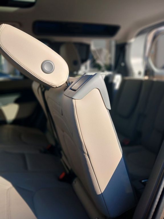 Land Rover Defender 2022