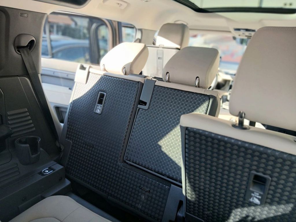 Land Rover Defender 2022