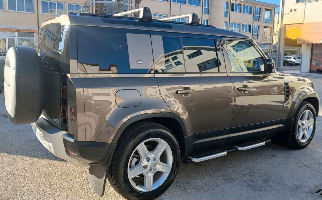 Land Rover Defender 2022