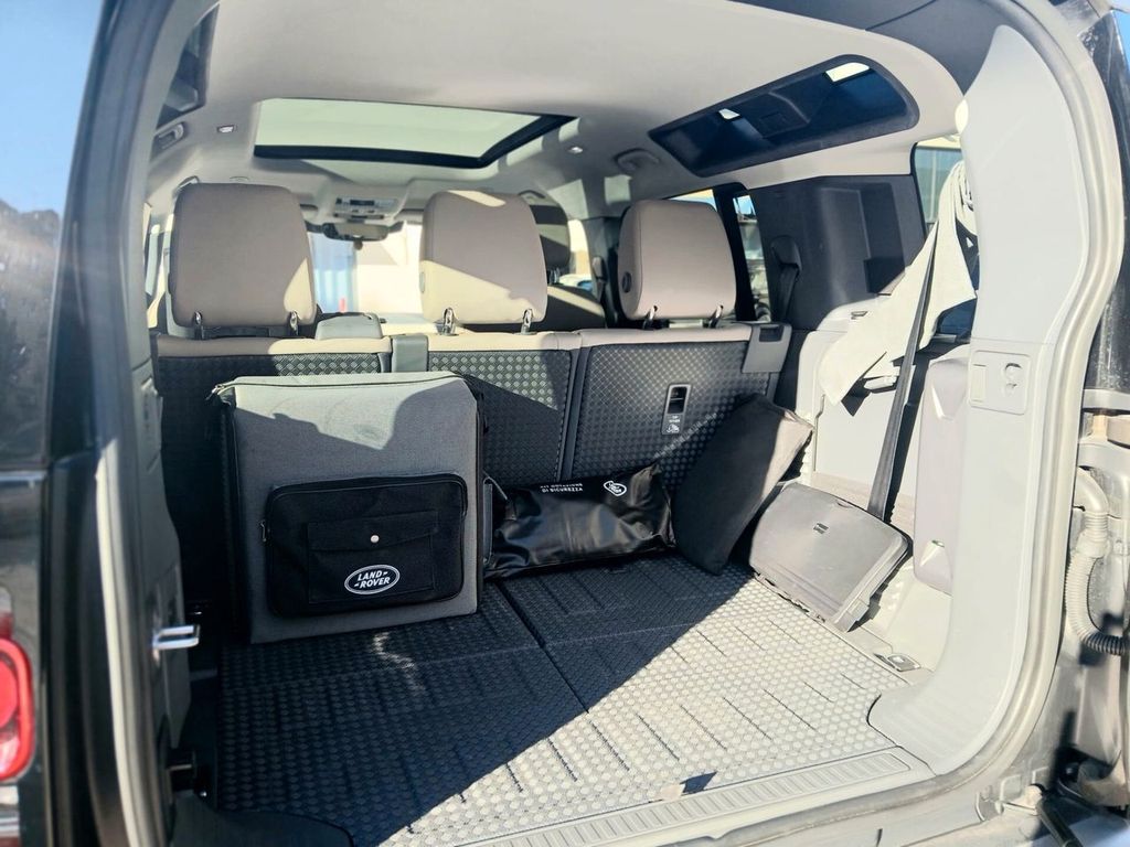 Land Rover Defender 2022