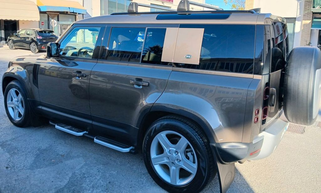 Land Rover Defender 2022