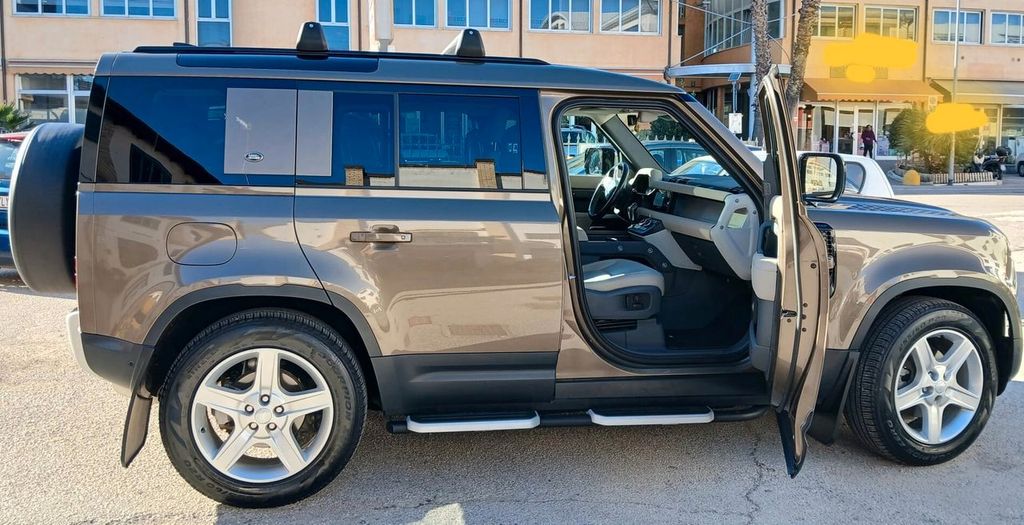 Land Rover Defender 2022