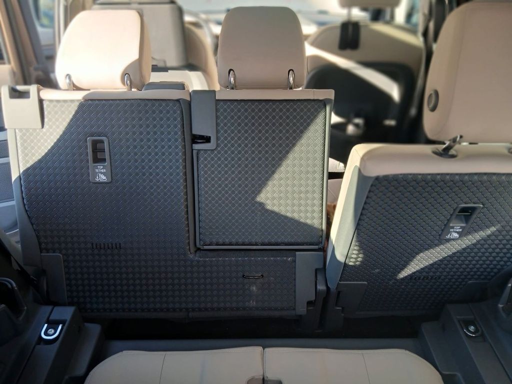 Land Rover Defender 2022