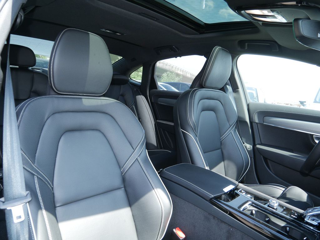 Volvo S90 2025
