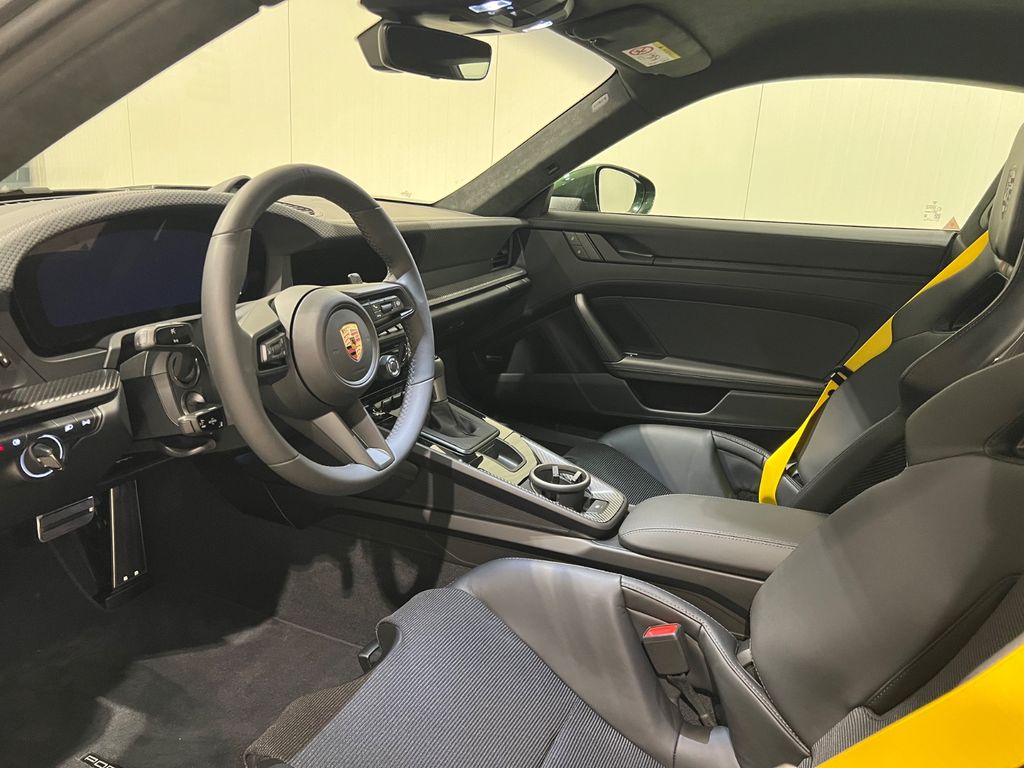 Porsche 992 2025