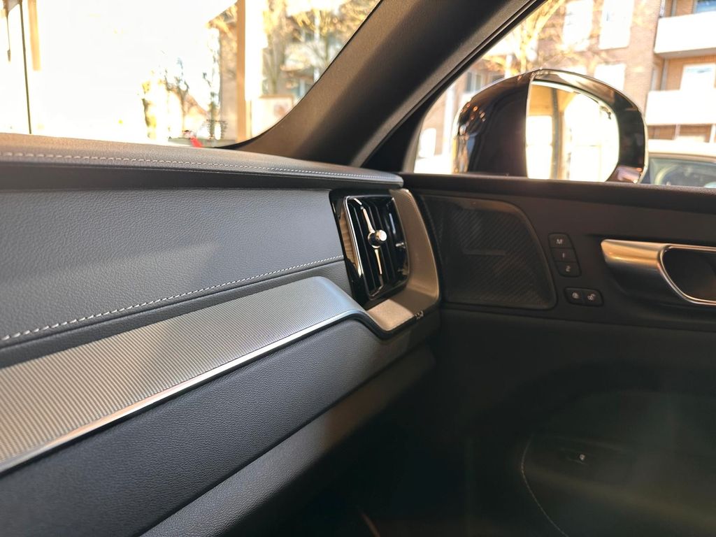 Volvo XC60 2025