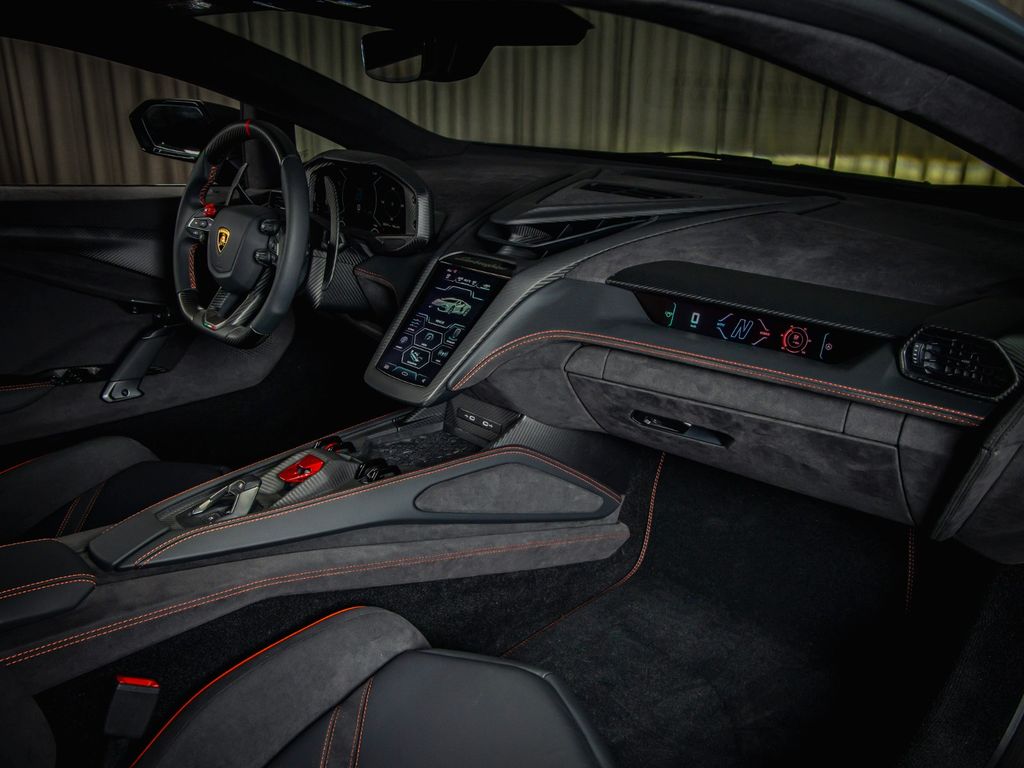 Lamborghini Revuelto 2024