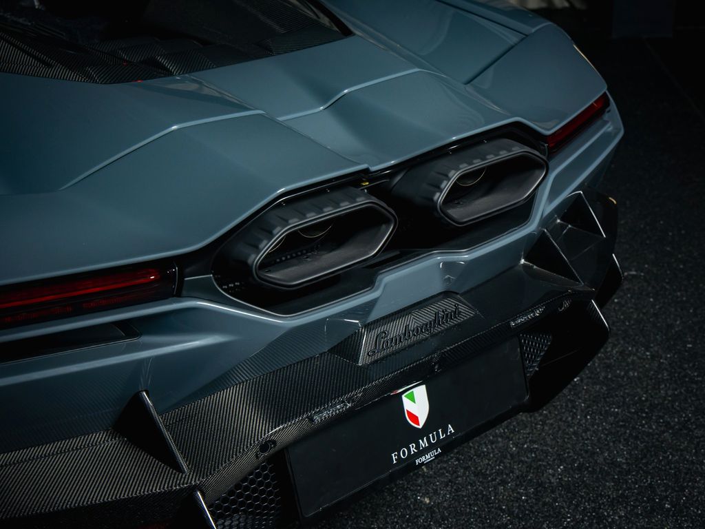 Lamborghini Revuelto 2024