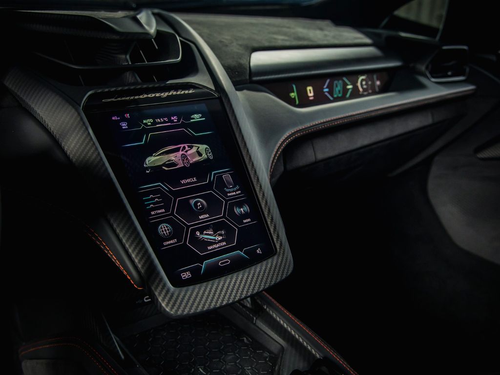 Lamborghini Revuelto 2024