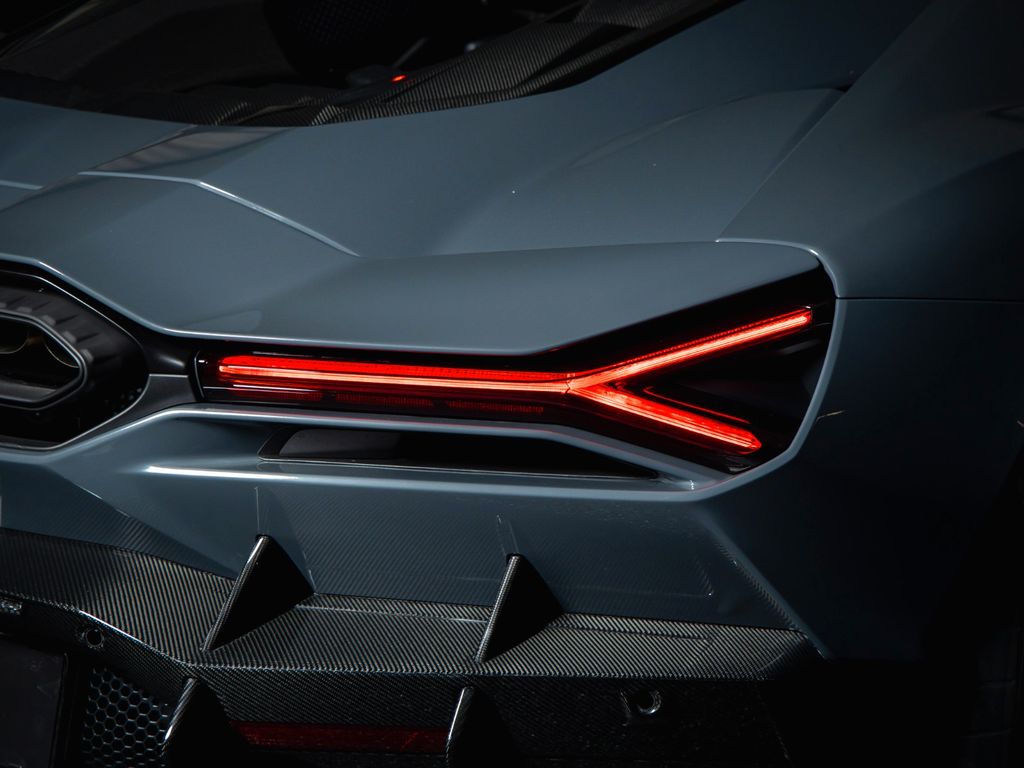Lamborghini Revuelto 2024