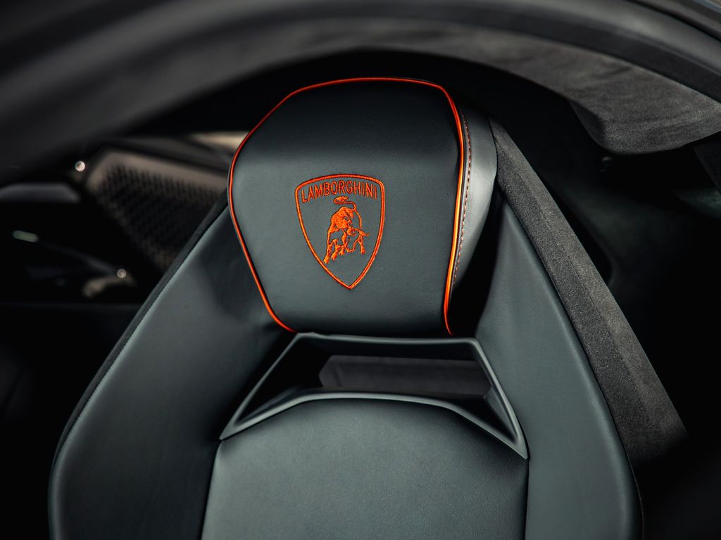 Lamborghini Revuelto 2024
