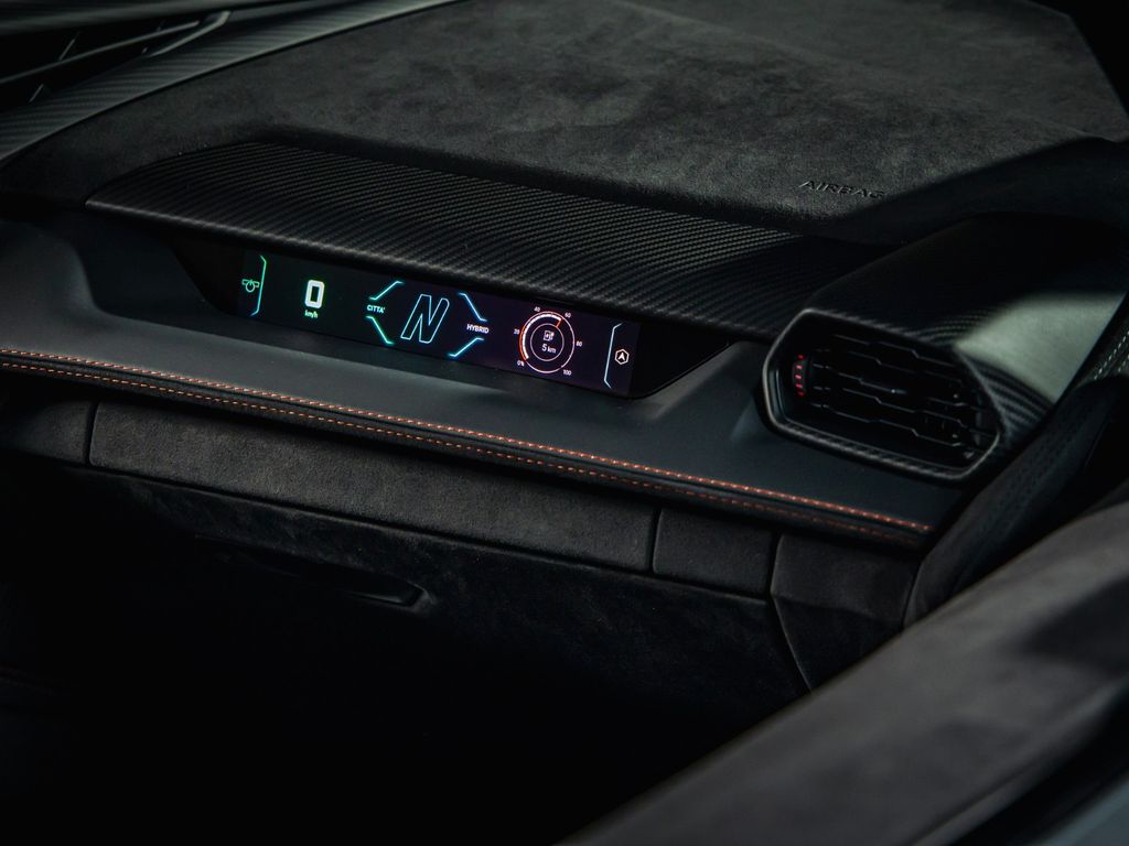 Lamborghini Revuelto 2024