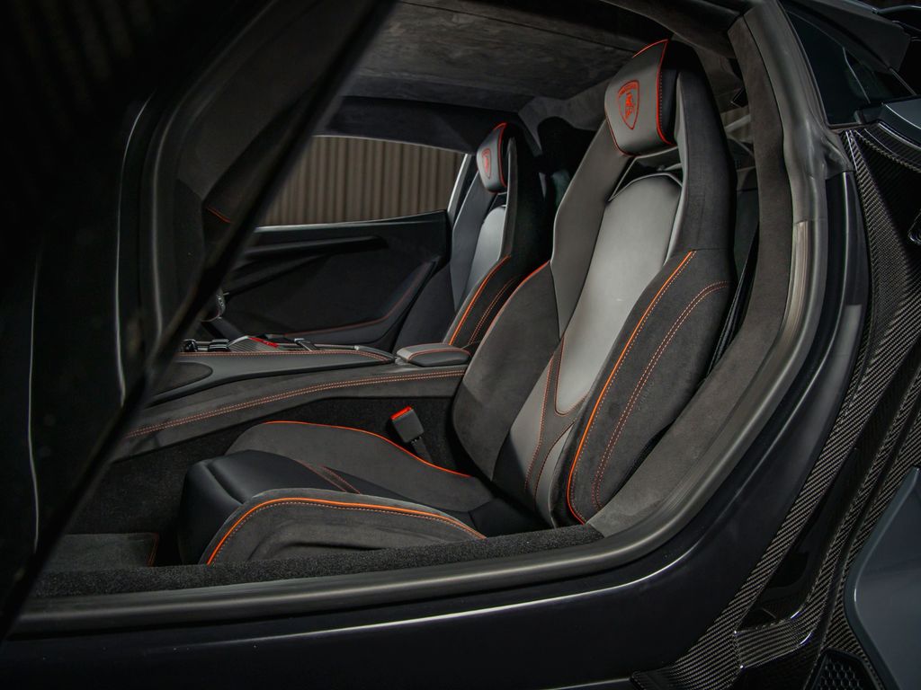 Lamborghini Revuelto 2024