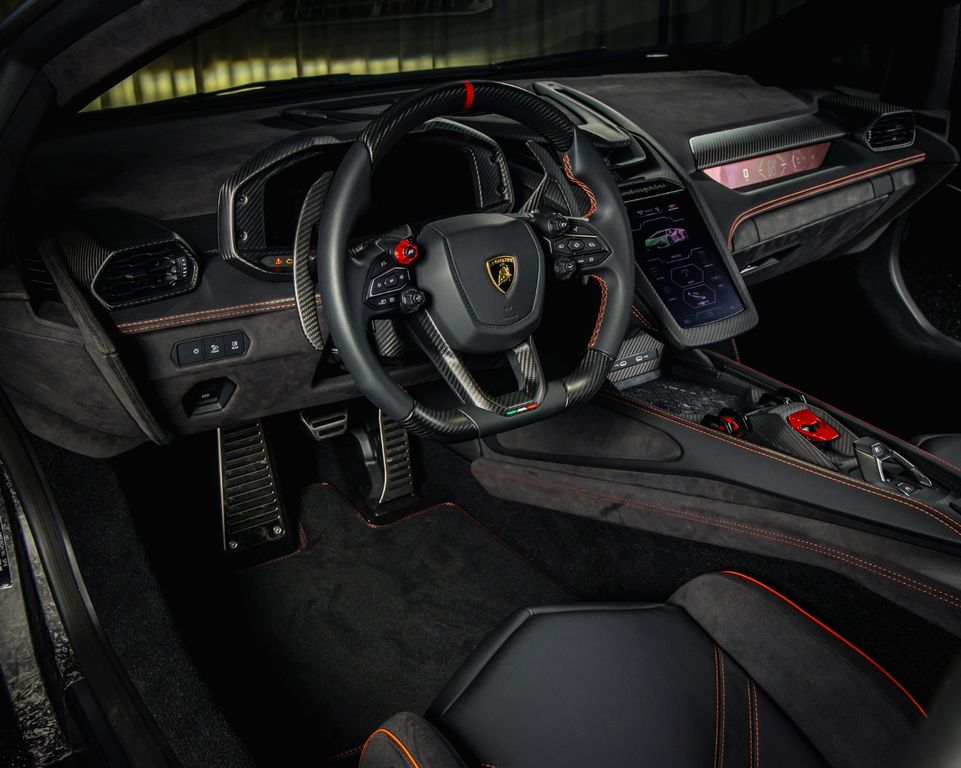 Lamborghini Revuelto 2024