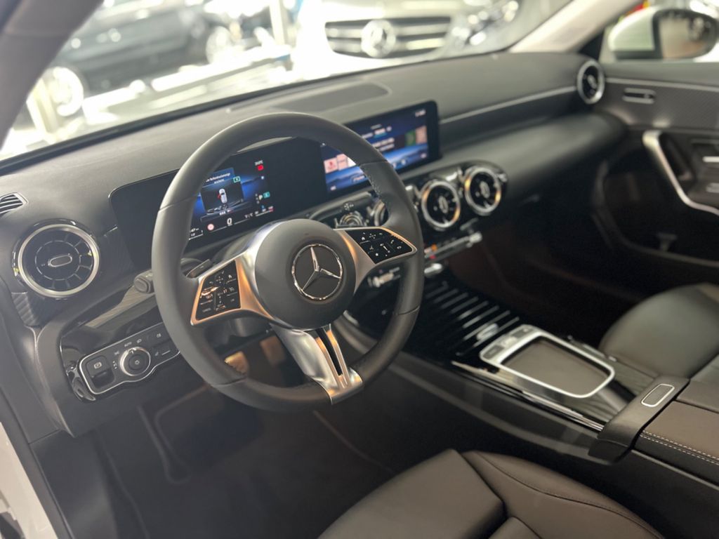 Mercedes-Benz A 180 2023