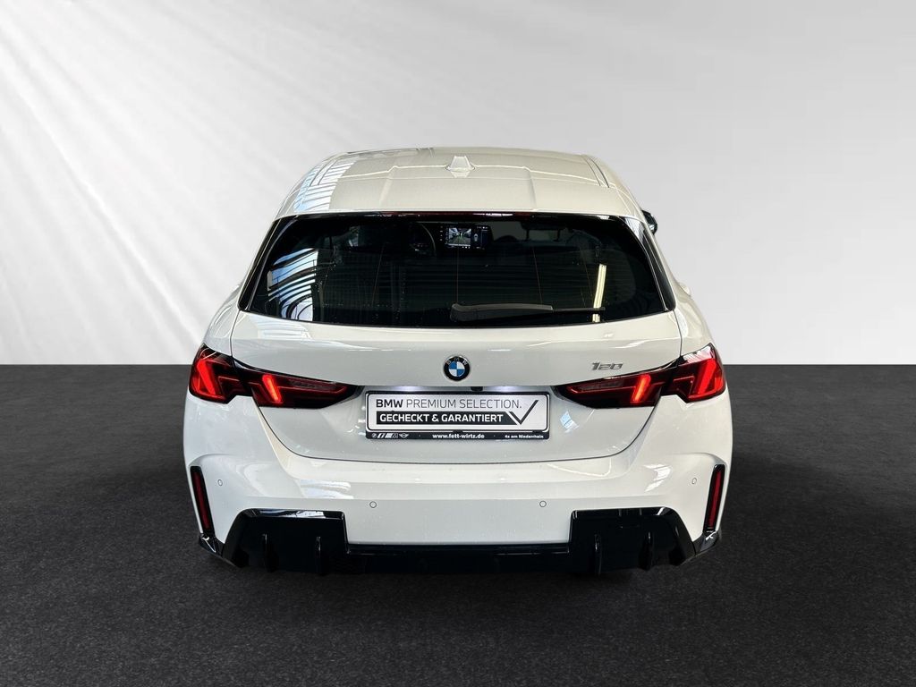 BMW 120 2024
