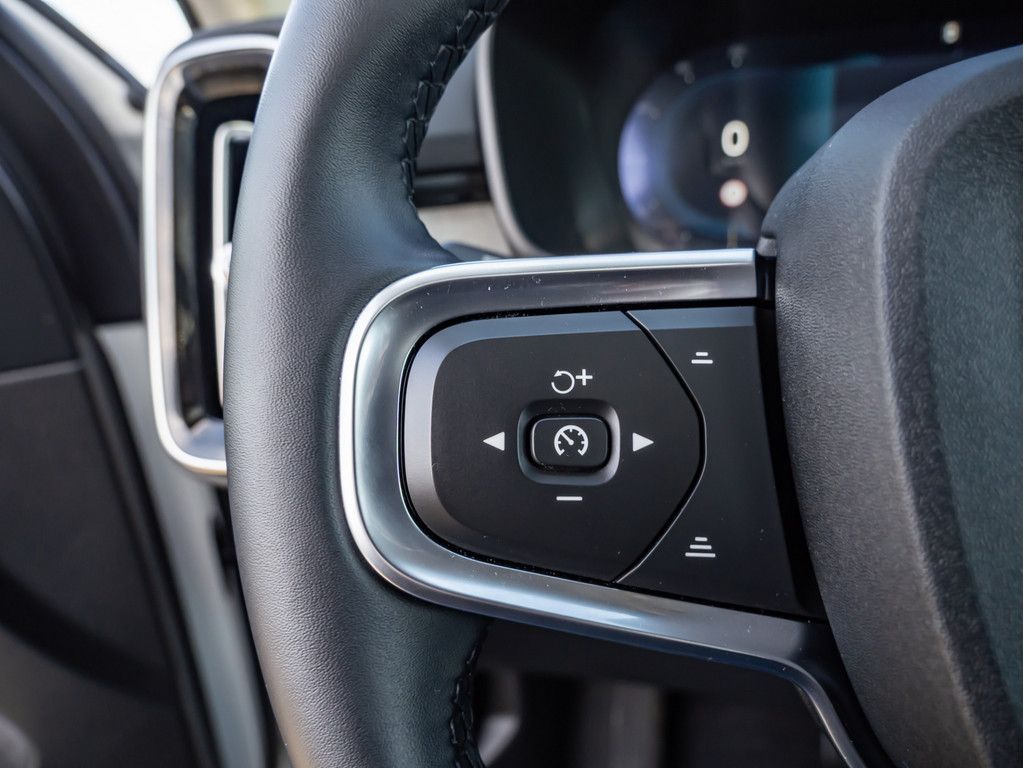 Volvo XC40 2025