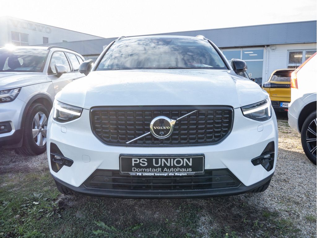 Volvo XC40 2025