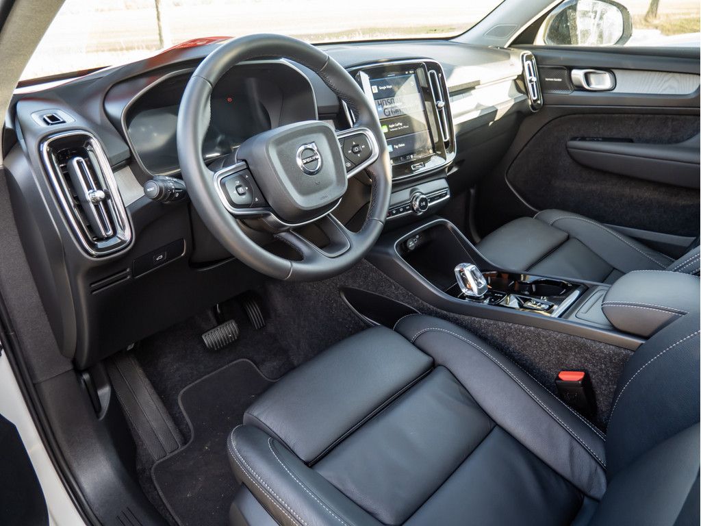 Volvo XC40 2025