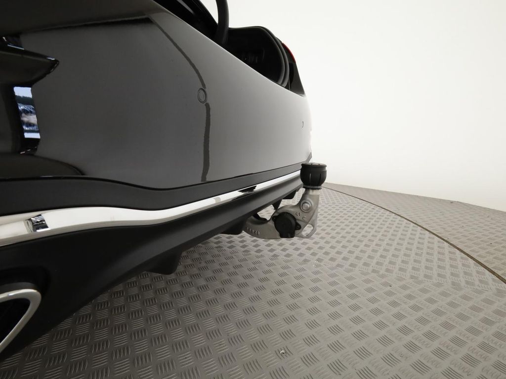 Mercedes-Benz C 220 2025