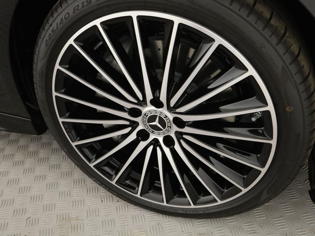 Mercedes-Benz C 220 2025