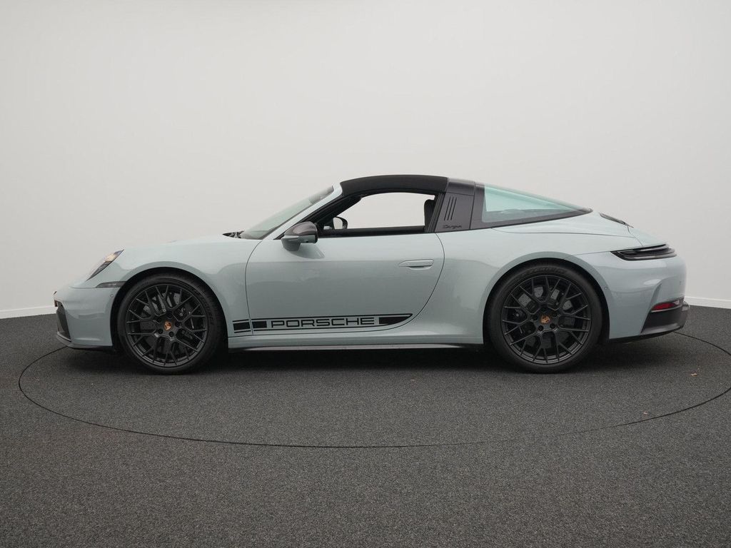 Porsche 992 2025