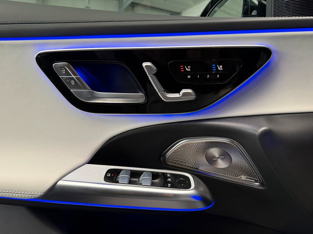 Mercedes-Benz E 300 2025