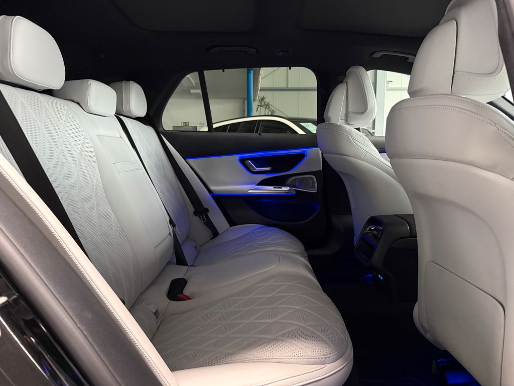 Mercedes-Benz E 300 2025