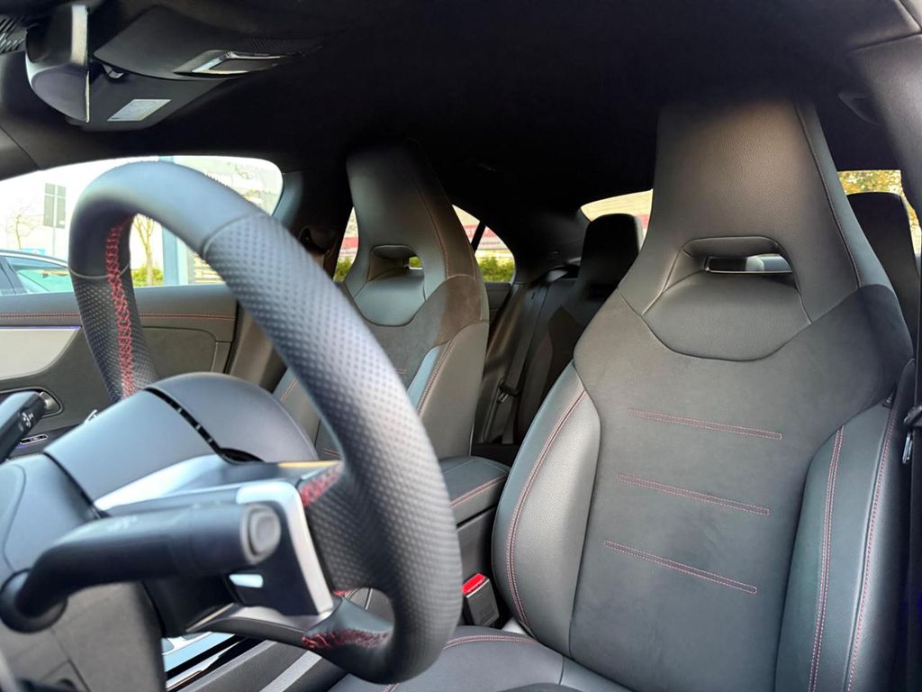 Mercedes-Benz CLA 200 2025