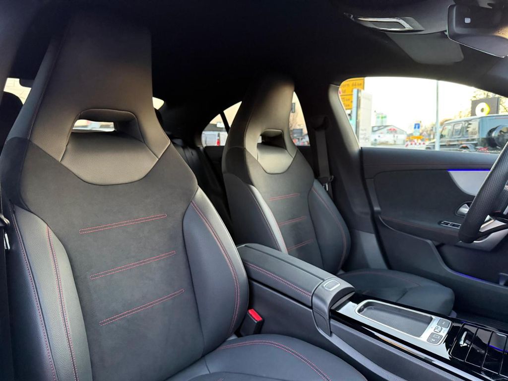 Mercedes-Benz CLA 200 2025