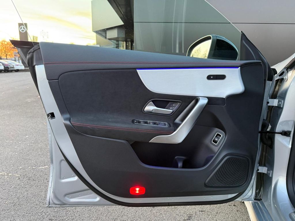 Mercedes-Benz CLA 200 2025