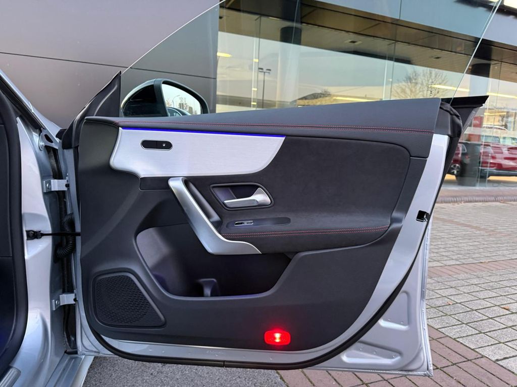 Mercedes-Benz CLA 200 2025