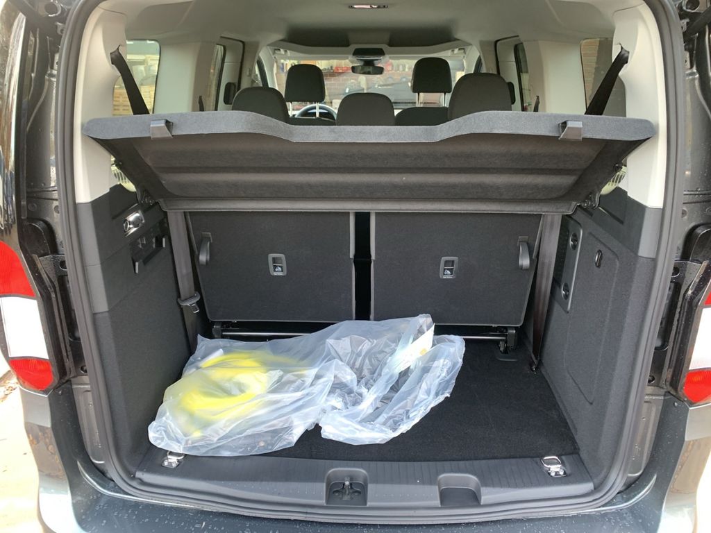 Ford Grand Tourneo 2025