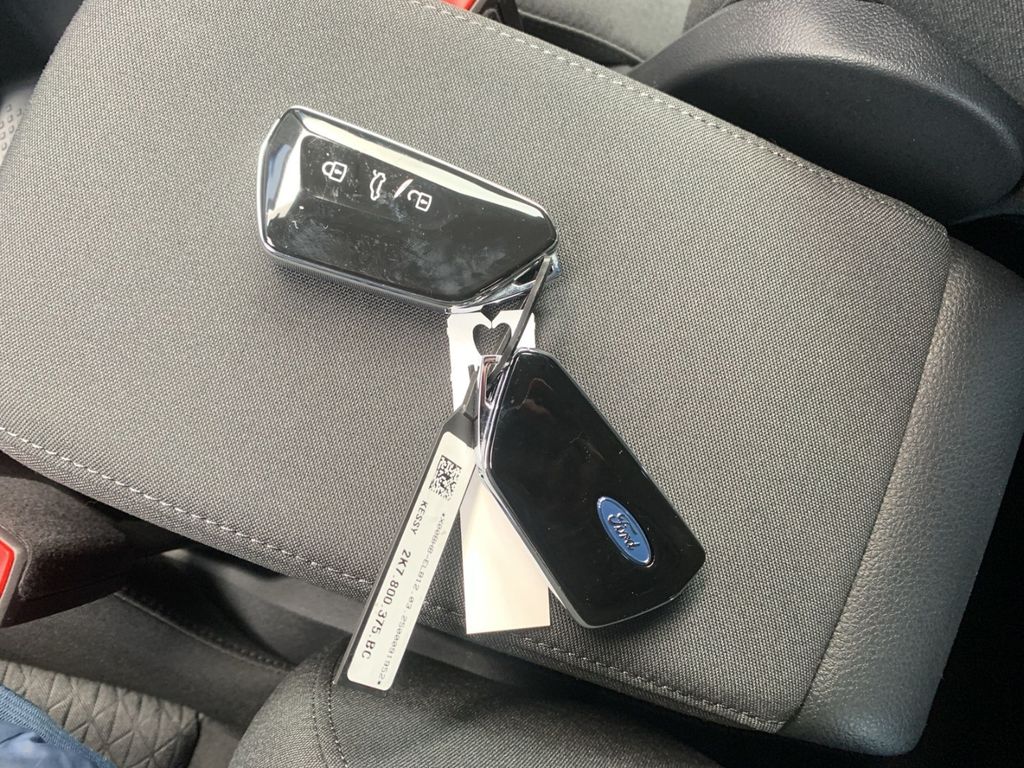 Ford Grand Tourneo 2025