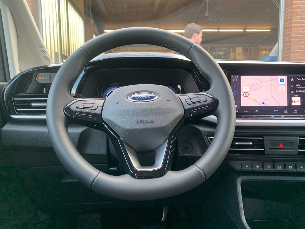 Ford Grand Tourneo 2025